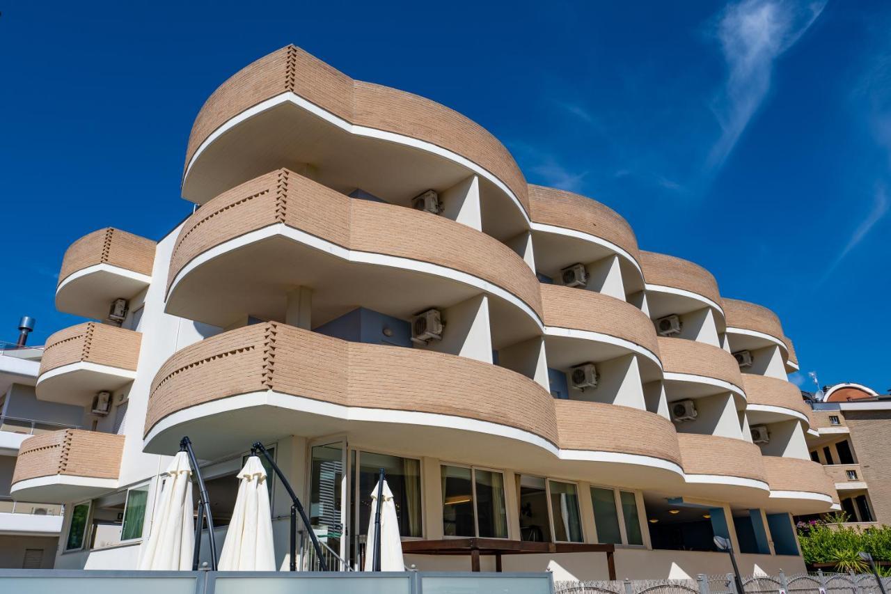 Di Matteo Hotel Розето-дельи-Абруцци Экстерьер фото