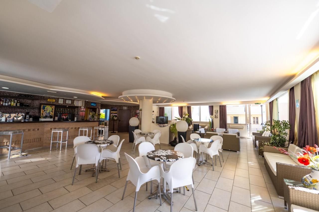 Di Matteo Hotel Розето-дельи-Абруцци Экстерьер фото