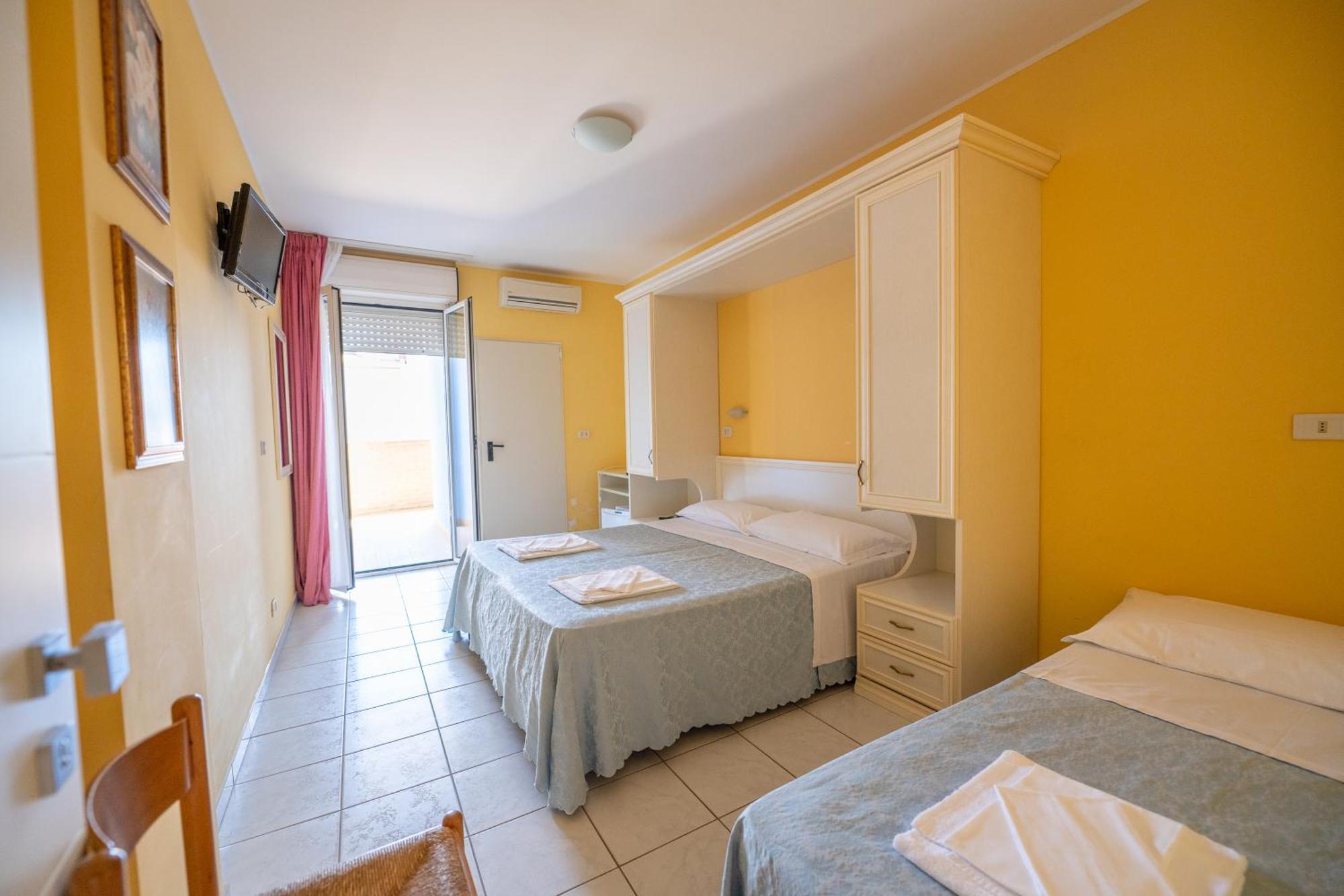 Di Matteo Hotel Розето-дельи-Абруцци Экстерьер фото